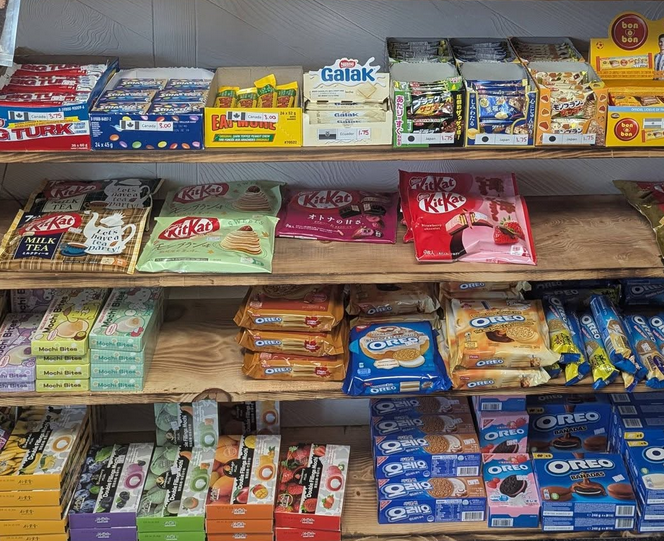 Candy shelf